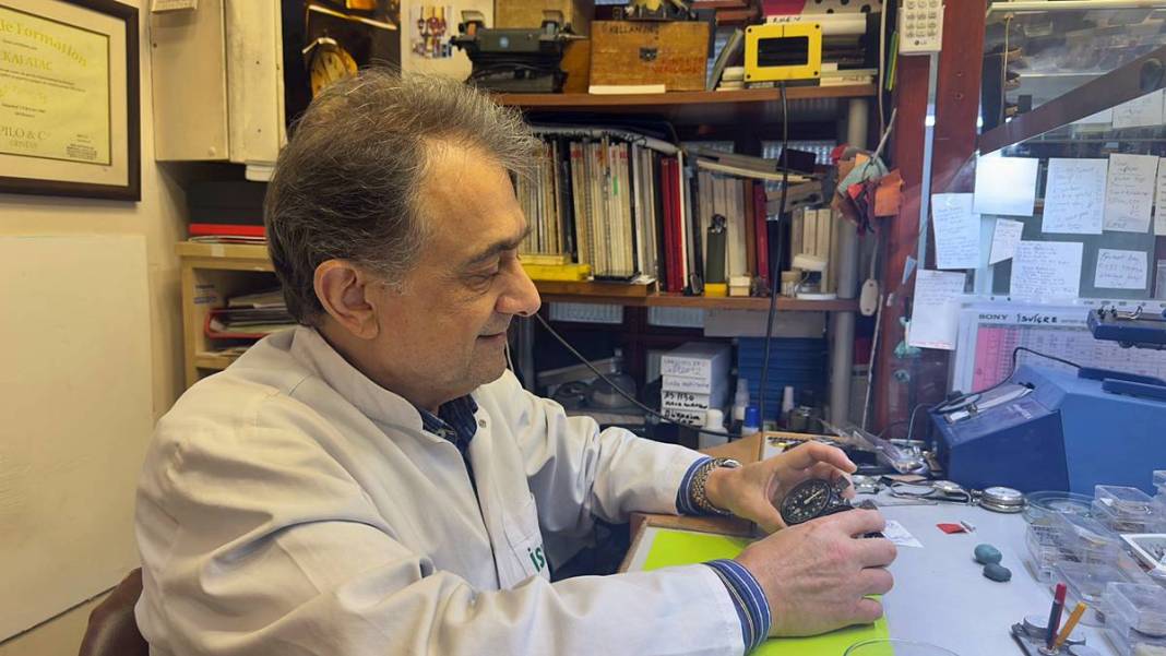 İsviçreliler kendi ürettikleri saatleri tamir ettirmek için Türkiye'ye getiriyor 15